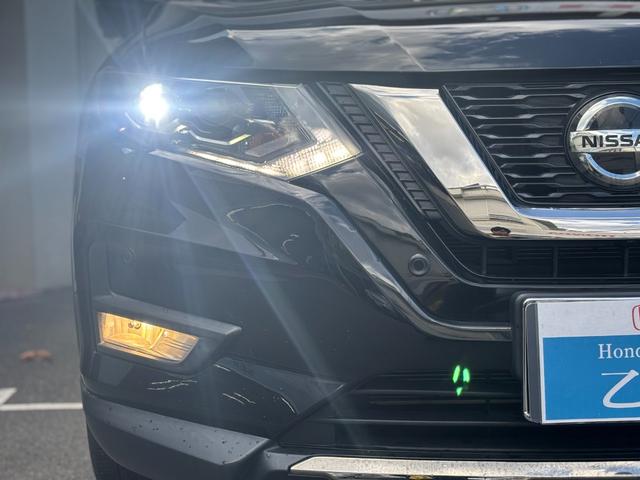 エクストレイル（Ｘ−ＴＲＡＩＬ）は、日産自動車が２０００年から販売しているミドルサイズのＳＵＶです。都市部の景観とオフロードの破片性を両立し、家族やアウトドア向けの実用性と快適性を確保しています。