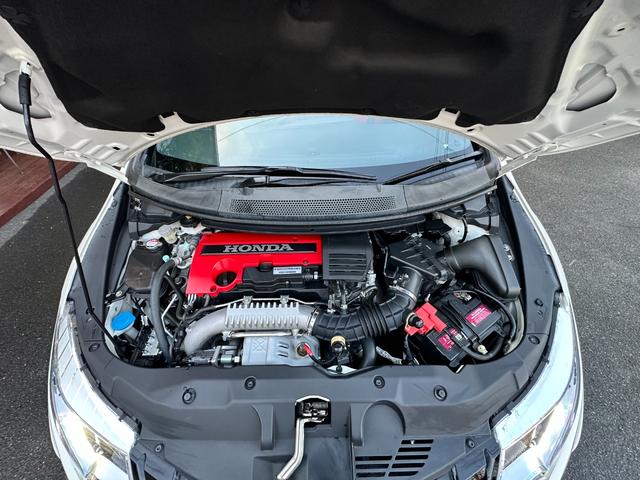 エンジンはＶＴＥＣ２．０ターボを搭載しており、通常のＶＴＥＣエンジンとは違い、ＶＴＥＣエンジンとターボエンジンを組み合わせたこのエンジンはフラットなトルク感と高回転域での鋭い吹け上がりが魅力です。