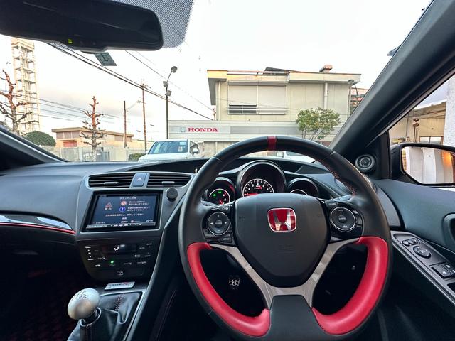 車内も広く、中古車特有の使用感等がなく非常にきれいな状態となっております。大変人気な車種で一台限りの在庫となっております。お取り置き等は一切しておりませんのでお早めにご検討くださいませ。