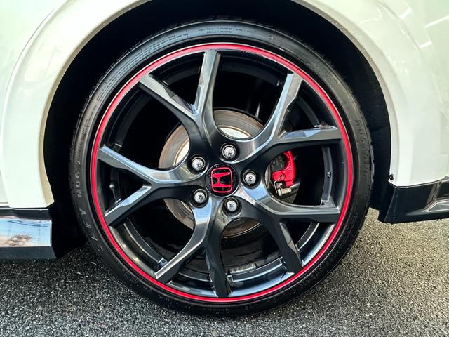 【１台限り】ご覧いただいている車両は１台限りの在庫となっております。まずは右下赤いボタン「トークでお問い合わせ」より在庫確認・見積もり依頼を！