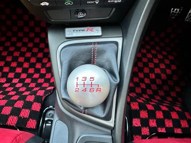 【１台限り】ご覧いただいている車両は１台限りの在庫となっております。まずは右下赤いボタン「トークでお問い合わせ」より在庫確認・見積もり依頼を！