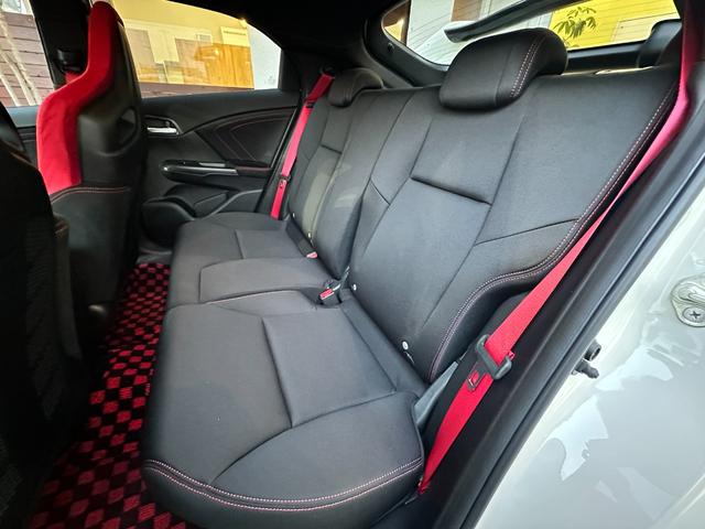 【１台限り】ご覧いただいている車両は１台限りの在庫となっております。まずは右下赤いボタン「トークでお問い合わせ」より在庫確認・見積もり依頼を！