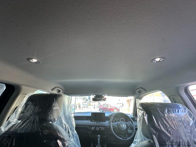 ヴェゼル ｅ：ＨＥＶ　Ｚ　Ｈセンシング　ＢＳＩ　アダプティブＤビーム　オートリトラミラー　ナビ装着用スペシャルＰＫＧ　ＡＣＣ　ＬＥＤヘッド　前席シートヒータ　電動テールゲート　本革巻ステアリング　純正１８インチＡＷ（9枚目）