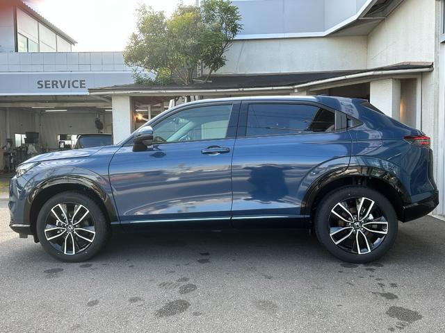 ヴェゼル ｅ：ＨＥＶ　Ｚ　Ｈセンシング　ＢＳＩ　アダプティブＤビーム　オートリトラミラー　ナビ装着用スペシャルＰＫＧ　ＡＣＣ　ＬＥＤヘッド　前席シートヒータ　電動テールゲート　本革巻ステアリング　純正１８インチＡＷ（13枚目）