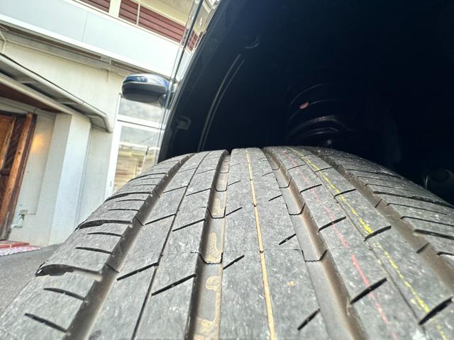 ヴェゼル ｅ：ＨＥＶ　Ｚ　Ｈセンシング　ＢＳＩ　アダプティブＤビーム　オートリトラミラー　ナビ装着用スペシャルＰＫＧ　ＡＣＣ　ＬＥＤヘッド　前席シートヒータ　電動テールゲート　本革巻ステアリング　純正１８インチＡＷ（29枚目）