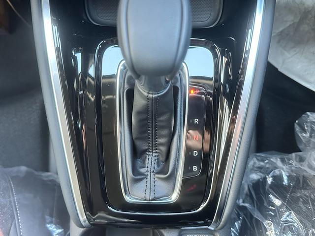 ヴェゼル ｅ：ＨＥＶ　Ｚ　Ｈセンシング　ＢＳＩ　アダプティブＤビーム　オートリトラミラー　ナビ装着用スペシャルＰＫＧ　ＡＣＣ　ＬＥＤヘッド　前席シートヒータ　電動テールゲート　本革巻ステアリング　純正１８インチＡＷ（39枚目）