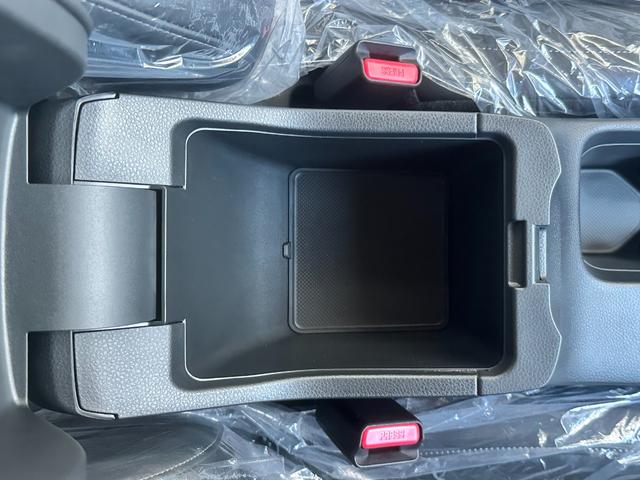 ヴェゼル ｅ：ＨＥＶ　Ｚ　Ｈセンシング　ＢＳＩ　アダプティブＤビーム　オートリトラミラー　ナビ装着用スペシャルＰＫＧ　ＡＣＣ　ＬＥＤヘッド　前席シートヒータ　電動テールゲート　本革巻ステアリング　純正１８インチＡＷ（44枚目）