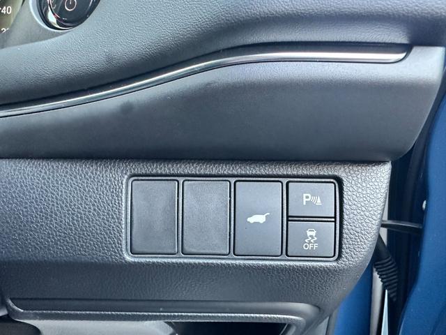 ヴェゼル ｅ：ＨＥＶ　Ｚ　Ｈセンシング　ＢＳＩ　アダプティブＤビーム　オートリトラミラー　ナビ装着用スペシャルＰＫＧ　ＡＣＣ　ＬＥＤヘッド　前席シートヒータ　電動テールゲート　本革巻ステアリング　純正１８インチＡＷ（45枚目）