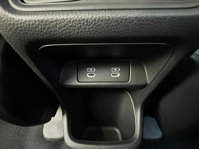 ヴェゼル ｅ：ＨＥＶ　Ｚ　Ｈセンシング　ＢＳＩ　アダプティブＤビーム　オートリトラミラー　ナビ装着用スペシャルＰＫＧ　ＡＣＣ　ＬＥＤヘッド　前席シートヒータ　電動テールゲート　本革巻ステアリング　純正１８インチＡＷ（46枚目）