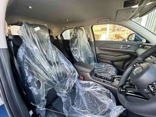 ヴェゼル ｅ：ＨＥＶ　Ｚ　Ｈセンシング　ＢＳＩ　アダプティブＤビーム　オートリトラミラー　ナビ装着用スペシャルＰＫＧ　ＡＣＣ　ＬＥＤヘッド　前席シートヒータ　電動テールゲート　本革巻ステアリング　純正１８インチＡＷ（50枚目）