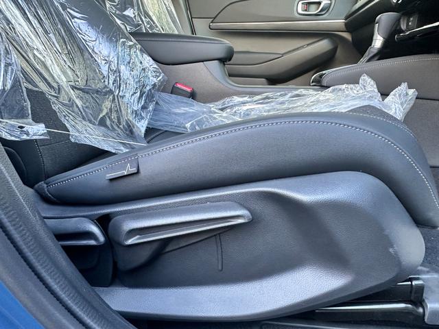 ヴェゼル ｅ：ＨＥＶ　Ｚ　Ｈセンシング　ＢＳＩ　アダプティブＤビーム　オートリトラミラー　ナビ装着用スペシャルＰＫＧ　ＡＣＣ　ＬＥＤヘッド　前席シートヒータ　電動テールゲート　本革巻ステアリング　純正１８インチＡＷ（52枚目）