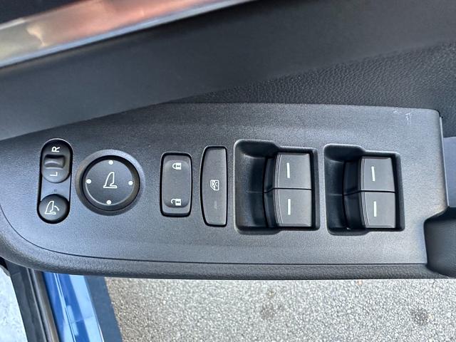 ヴェゼル ｅ：ＨＥＶ　Ｚ　Ｈセンシング　ＢＳＩ　アダプティブＤビーム　オートリトラミラー　ナビ装着用スペシャルＰＫＧ　ＡＣＣ　ＬＥＤヘッド　前席シートヒータ　電動テールゲート　本革巻ステアリング　純正１８インチＡＷ（53枚目）