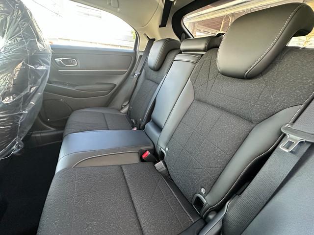 ヴェゼル ｅ：ＨＥＶ　Ｚ　Ｈセンシング　ＢＳＩ　アダプティブＤビーム　オートリトラミラー　ナビ装着用スペシャルＰＫＧ　ＡＣＣ　ＬＥＤヘッド　前席シートヒータ　電動テールゲート　本革巻ステアリング　純正１８インチＡＷ（55枚目）