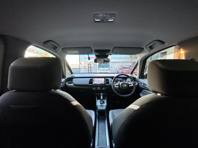 フィット ｅ：ＨＥＶクロスター　Ｈセンシング　純正ナビ　Ｂカメラ　フルセグＴＶ　ＥＴＣ　ナビ装着用スペシャルＰＫＧ　Ｂｌｕｅｔｏｏｔｈ　前後ドラレコ　ＬＥＤヘッドライト　ＡＣＣ　スマートキー　Ｐスタート　純正１６インチＡＷ（5枚目）