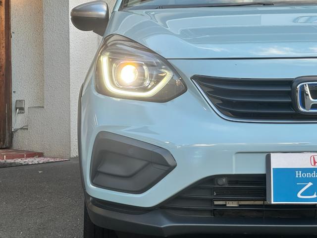 フィット ｅ：ＨＥＶクロスター　Ｈセンシング　純正ナビ　Ｂカメラ　フルセグＴＶ　ＥＴＣ　ナビ装着用スペシャルＰＫＧ　Ｂｌｕｅｔｏｏｔｈ　前後ドラレコ　ＬＥＤヘッドライト　ＡＣＣ　スマートキー　Ｐスタート　純正１６インチＡＷ（16枚目）