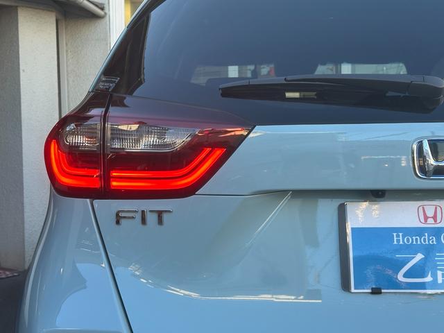 フィット ｅ：ＨＥＶクロスター　Ｈセンシング　純正ナビ　Ｂカメラ　フルセグＴＶ　ＥＴＣ　ナビ装着用スペシャルＰＫＧ　Ｂｌｕｅｔｏｏｔｈ　前後ドラレコ　ＬＥＤヘッドライト　ＡＣＣ　スマートキー　Ｐスタート　純正１６インチＡＷ（23枚目）