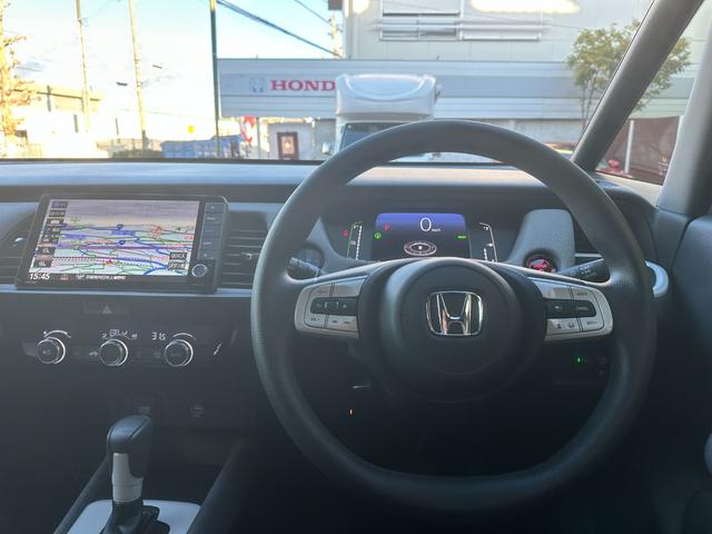 フィット ｅ：ＨＥＶクロスター　Ｈセンシング　純正ナビ　Ｂカメラ　フルセグＴＶ　ＥＴＣ　ナビ装着用スペシャルＰＫＧ　Ｂｌｕｅｔｏｏｔｈ　前後ドラレコ　ＬＥＤヘッドライト　ＡＣＣ　スマートキー　Ｐスタート　純正１６インチＡＷ（35枚目）