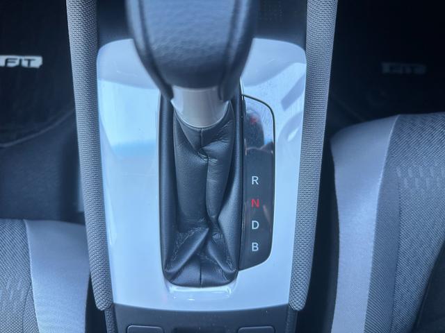 フィット ｅ：ＨＥＶクロスター　Ｈセンシング　純正ナビ　Ｂカメラ　フルセグＴＶ　ＥＴＣ　ナビ装着用スペシャルＰＫＧ　Ｂｌｕｅｔｏｏｔｈ　前後ドラレコ　ＬＥＤヘッドライト　ＡＣＣ　スマートキー　Ｐスタート　純正１６インチＡＷ（43枚目）