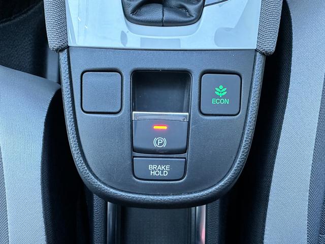 フィット ｅ：ＨＥＶクロスター　Ｈセンシング　純正ナビ　Ｂカメラ　フルセグＴＶ　ＥＴＣ　ナビ装着用スペシャルＰＫＧ　Ｂｌｕｅｔｏｏｔｈ　前後ドラレコ　ＬＥＤヘッドライト　ＡＣＣ　スマートキー　Ｐスタート　純正１６インチＡＷ（44枚目）