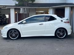 ƣΣϥꥹβѥӥå١ˤףҤǡܤˤϸ͢ȤƳޤ񻺥󷿤ΣƣģףҤȤ̷ǡ֥桼ʣţգңϡˡפ̾ΤդƤΤħ 3