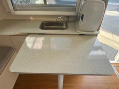 ����ϥ�ӥ󥰥��ڡ��������ݤ��졢��Ŭ����Ż뤷�������ǥ�������ħ�Ǥ����ʤ������ࡢ�������Ǻࡢ�����ƥ󡢾����ʤɤΥǥ��ơ��뤬�������ޤ��� 4