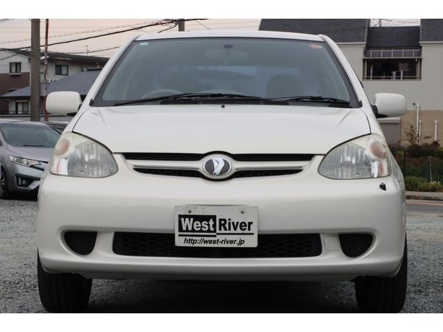 プラッツ １．５Ｘ　５ＭＴ　後期モデル　ノーマルベース　修復歴無　社外１５ＡＷ　ダンロップ製エナセーブ８分山１８５／５５Ｒ１５　リア３面スモークフィルム施工　センターアームレスト　発光電動コーナーポール　キーレス２本（6枚目）