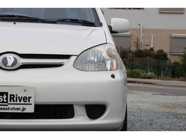 プラッツ １．５Ｘ　５ＭＴ　後期モデル　ノーマルベース　修復歴無　社外１５ＡＷ　ダンロップ製エナセーブ８分山１８５／５５Ｒ１５　リア３面スモークフィルム施工　センターアームレスト　発光電動コーナーポール　キーレス２本（8枚目）