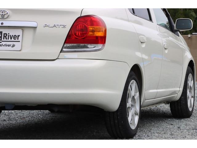 プラッツ １．５Ｘ　５ＭＴ　後期モデル　ノーマルベース　修復歴無　社外１５ＡＷ　ダンロップ製エナセーブ８分山１８５／５５Ｒ１５　リア３面スモークフィルム施工　センターアームレスト　発光電動コーナーポール　キーレス２本（16枚目）