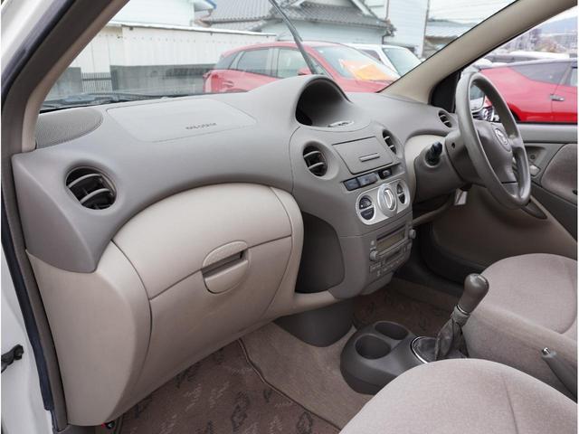 プラッツ １．５Ｘ　５ＭＴ　後期モデル　ノーマルベース　修復歴無　社外１５ＡＷ　ダンロップ製エナセーブ８分山１８５／５５Ｒ１５　リア３面スモークフィルム施工　センターアームレスト　発光電動コーナーポール　キーレス２本（31枚目）