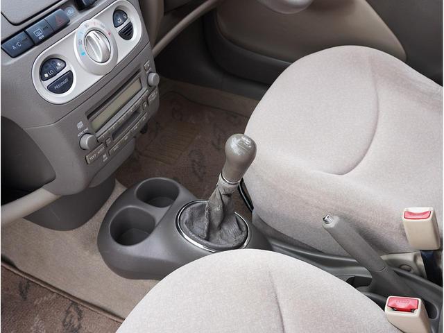 プラッツ １．５Ｘ　５ＭＴ　後期モデル　ノーマルベース　修復歴無　社外１５ＡＷ　ダンロップ製エナセーブ８分山１８５／５５Ｒ１５　リア３面スモークフィルム施工　センターアームレスト　発光電動コーナーポール　キーレス２本（32枚目）