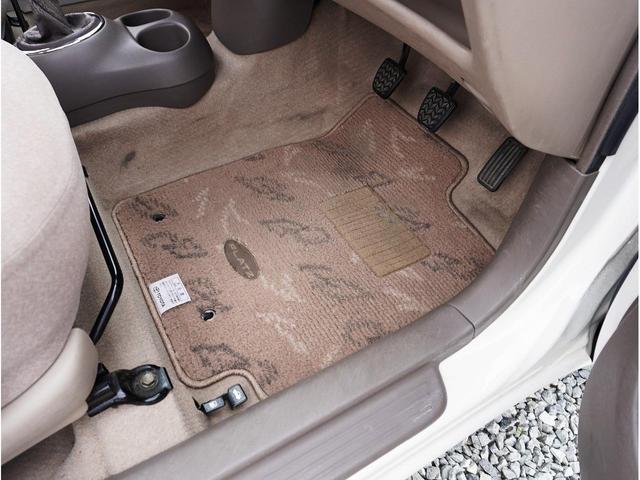 プラッツ １．５Ｘ　５ＭＴ　後期モデル　ノーマルベース　修復歴無　社外１５ＡＷ　ダンロップ製エナセーブ８分山１８５／５５Ｒ１５　リア３面スモークフィルム施工　センターアームレスト　発光電動コーナーポール　キーレス２本（49枚目）