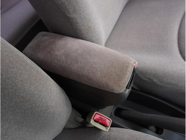 プラッツ １．５Ｘ　５ＭＴ　後期モデル　ノーマルベース　修復歴無　社外１５ＡＷ　ダンロップ製エナセーブ８分山１８５／５５Ｒ１５　リア３面スモークフィルム施工　センターアームレスト　発光電動コーナーポール　キーレス２本（52枚目）