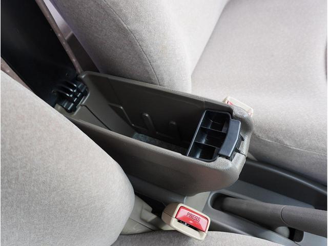 プラッツ １．５Ｘ　５ＭＴ　後期モデル　ノーマルベース　修復歴無　社外１５ＡＷ　ダンロップ製エナセーブ８分山１８５／５５Ｒ１５　リア３面スモークフィルム施工　センターアームレスト　発光電動コーナーポール　キーレス２本（53枚目）