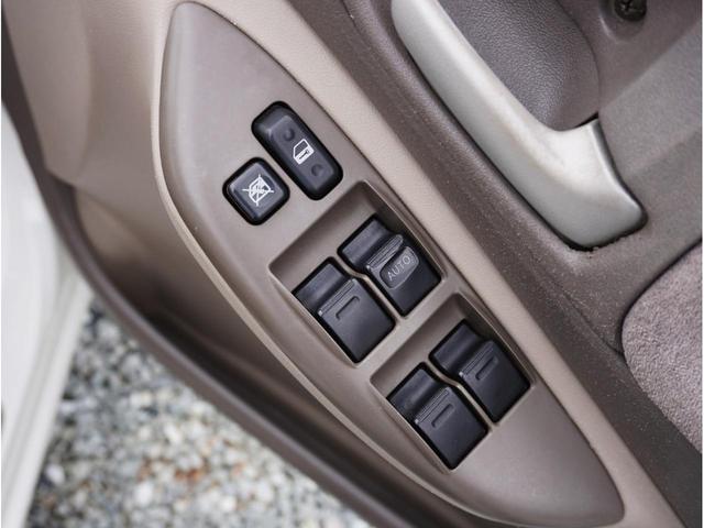 プラッツ １．５Ｘ　５ＭＴ　後期モデル　ノーマルベース　修復歴無　社外１５ＡＷ　ダンロップ製エナセーブ８分山１８５／５５Ｒ１５　リア３面スモークフィルム施工　センターアームレスト　発光電動コーナーポール　キーレス２本（61枚目）