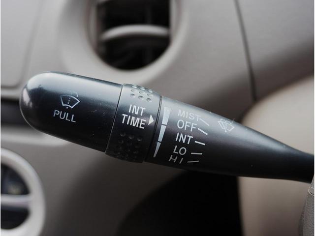 プラッツ １．５Ｘ　５ＭＴ　後期モデル　ノーマルベース　修復歴無　社外１５ＡＷ　ダンロップ製エナセーブ８分山１８５／５５Ｒ１５　リア３面スモークフィルム施工　センターアームレスト　発光電動コーナーポール　キーレス２本（62枚目）