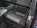 リアシートにも赤ステッチを施しています！