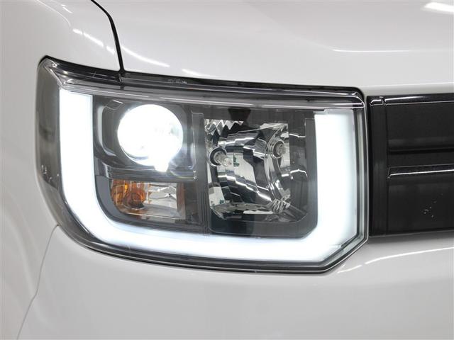 ＬＥＤヘッドランプを採用し、さらに面発光のクリアランスランプが個性的な表情を演出しています。