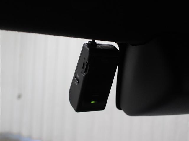 交通事故処理の迅速化等、運転中の「万が一」を記録してくれ、もしもの時も心強いドライブレコーダーを装備しています。