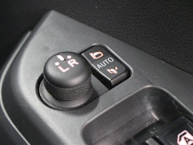 ドアの施錠・解錠に連動してドアミラーが自動で格納・復帰するオート格納機能を搭載しています。