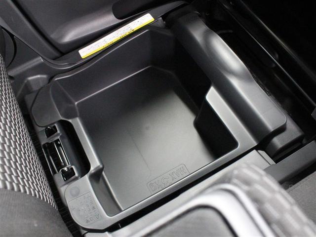 収納に便利なシートアンダーボックスを装備しています。