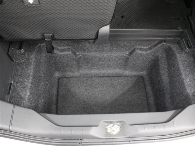 ラゲージボード下にも収納スペースがあります。