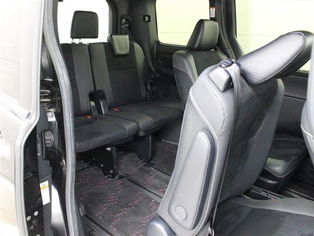 ヴォクシー ハイブリッドＺＳ　煌ＩＩＩ　フルセグ　メモリーナビ　ＤＶＤ再生　ミュージックプレイヤー接続可　後席モニター　バックカメラ　衝突被害軽減システム　ＥＴＣ　両側電動スライド　ＬＥＤヘッドランプ　乗車定員７人　３列シート（15枚目）