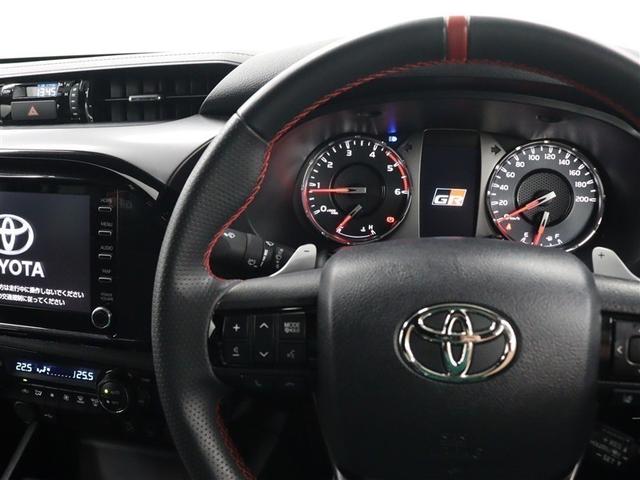 �}���`�C���t�H���[�V�����f�B�X�v���C���̕\���ؑւ�I�[�f�B�I�Ȃǂ̑�����A�X�e�A�����O�����𗣂����ɍs�����Ƃ��ł���X�e�A�����O�X�C�b�`�����ł��B