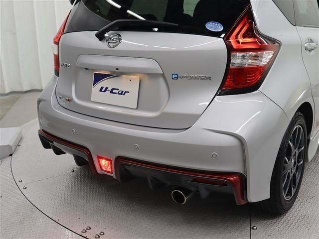 �T�C�h�^�[�������v�t���h�A�~���[�B�ԗ��̃h���X�A�b�v�ƉE���܎��̔펋�F�������˔������������ȃ~���[�ł��B