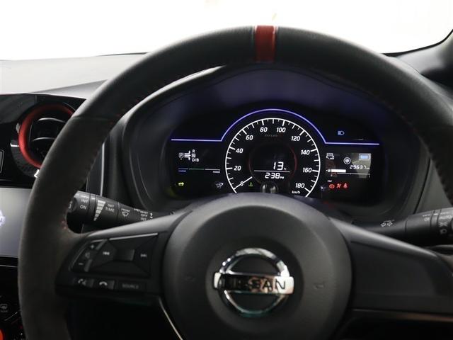 �X�e�A�����O�z�C�[�������𗣂����ƂȂ��I�[�f�B�I���삪�s����X�e�A�����O�X�C�b�`���̗p���Ă��܂��B