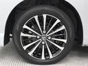 純正アルミホイールは精度が高く、走行の安定性が優れています。タイヤサイズ175/55R15