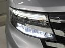 LEDヘッドライトには、ハイビームで走行中に対向車を検知した時、部分的に遮光し、対向車に配慮しながら高い視認性を確保できるADB(アダプティブドライビングビーム)が採用されています。