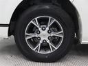 純正アルミホイールは精度が高く、走行の安定性が優れています。タイヤサイズ195/80R15
