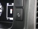 「Toyota Safety Sense」において、昼間の歩行者も検知対象に加えた「プリクラッシュセーフティ(レーザーレーダー+単眼カメラ)」を採用しています。