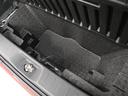 ラゲージボードの下にも収納スペースがあります。